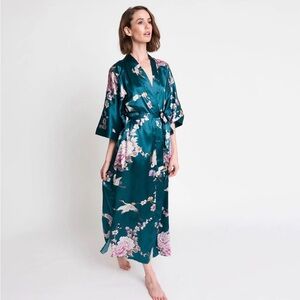 Kim + Ono Chrysanthemum and Crane Long Kimono Robe One Size Loungewear Elegant